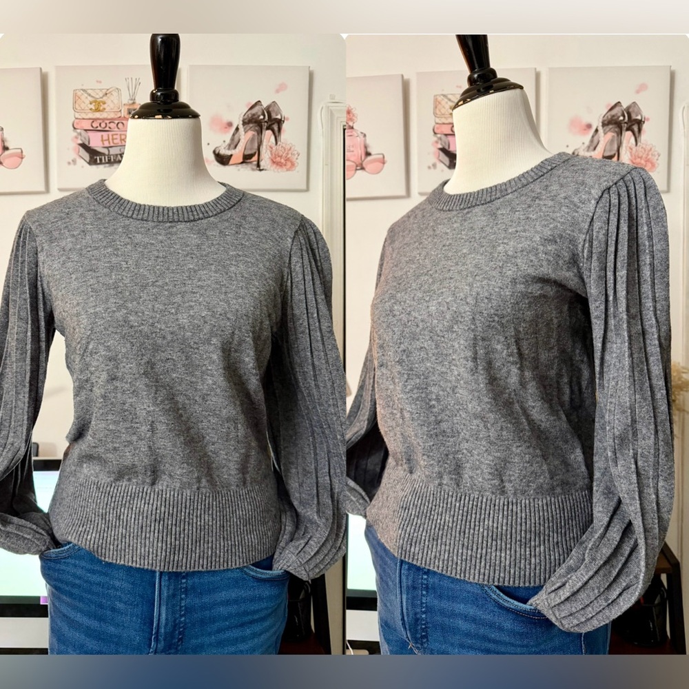 🍒LOFT Heather Gray Pleated-Sleeve Crewneck Sweater